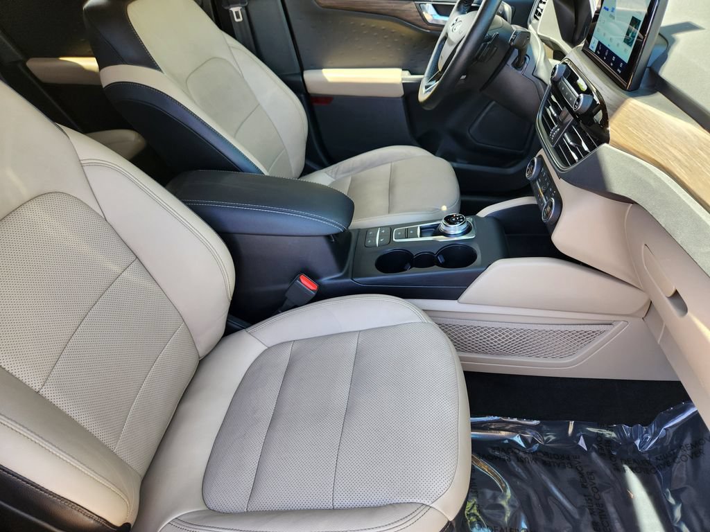 Used 2020 Ford Escape Titanium AWD/4WD image 5