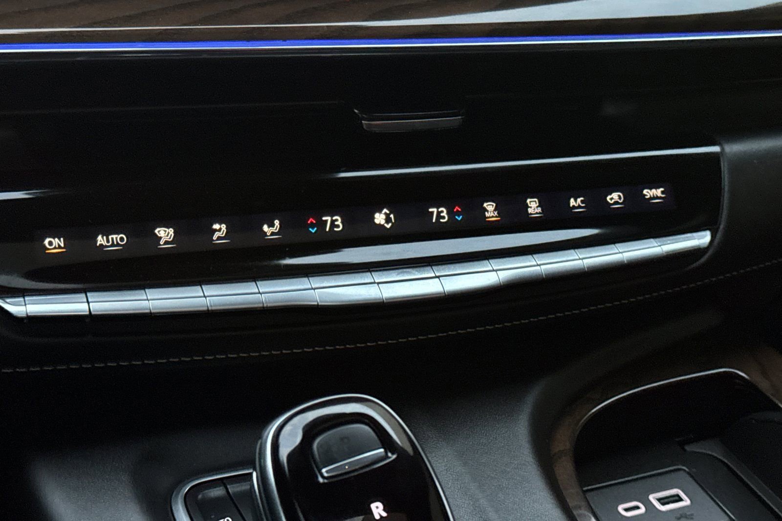 Certified 2024 Cadillac Escalade Premium Luxury Platinum w/ Heavy-Duty Trailer Package image 27