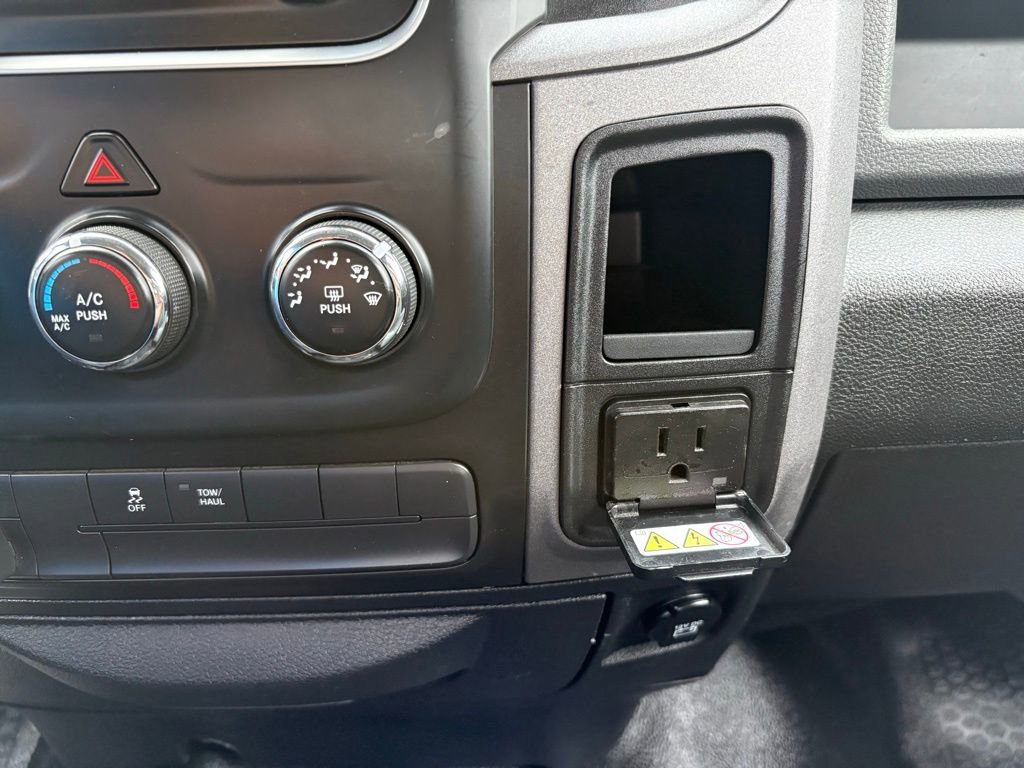 Used 2014 RAM 1500 4x4 Crew Cab w/ Protection Group image 19