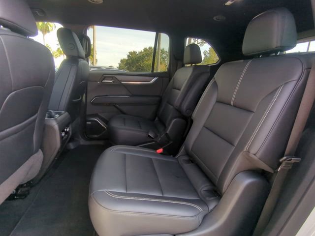 Used 2024 GMC Acadia Elevation image 17