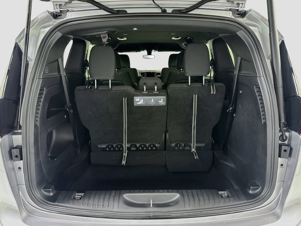 Used 2020 Chrysler Pacifica Touring w/ S Appearance Package FWD image 25