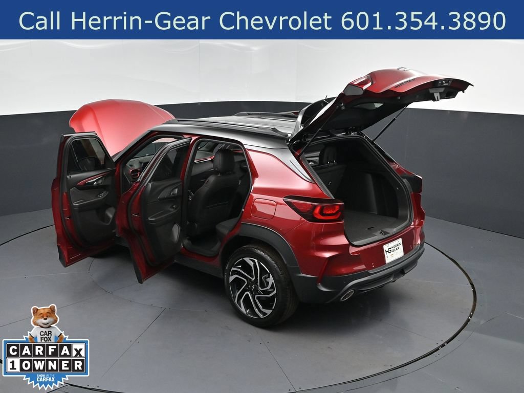 Used 2024 Chevrolet TrailBlazer RS w/ Driver Confidence Package FWD image 2