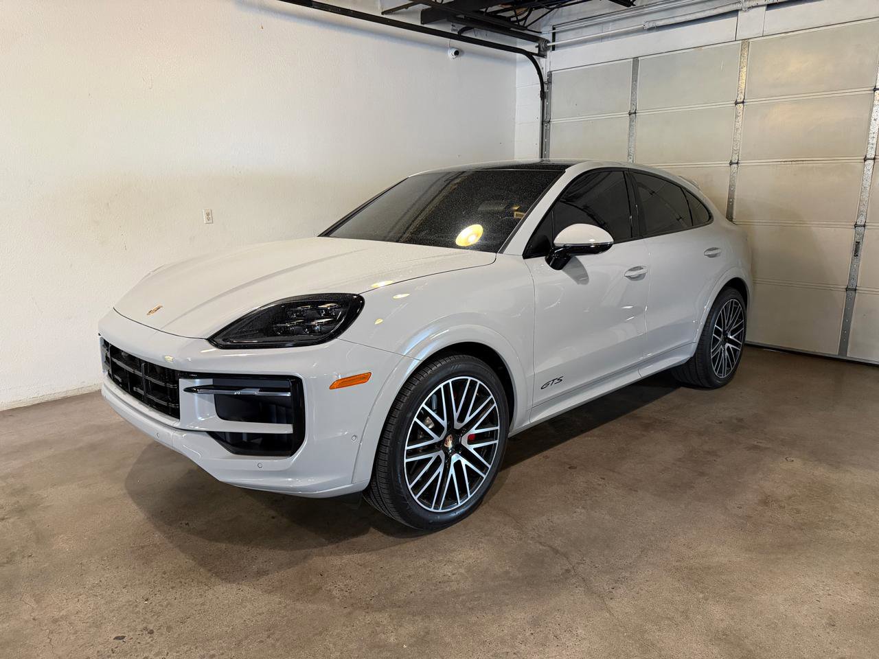 Used 2025 Porsche Cayenne GTS image 3