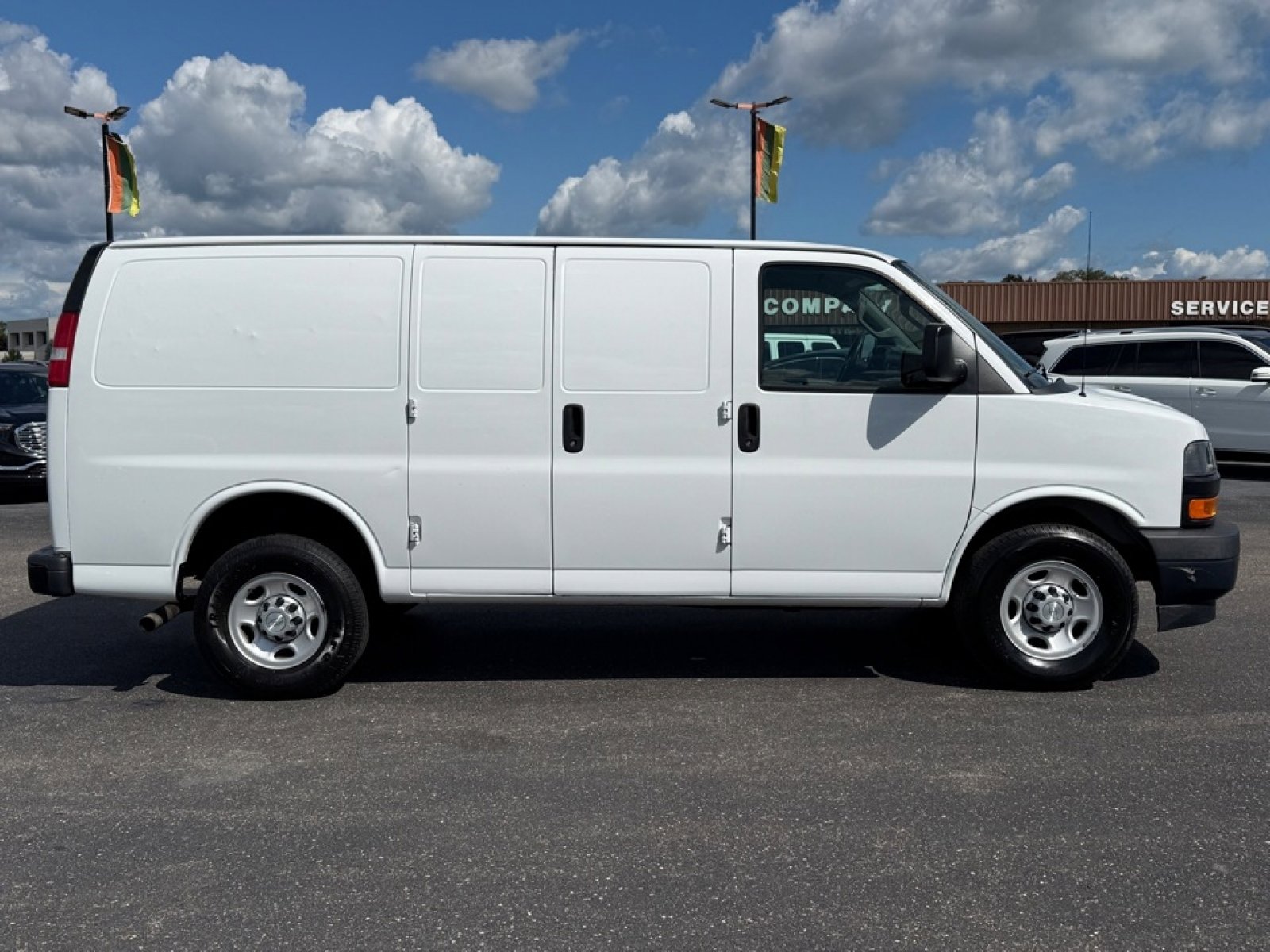 Used 2018 Chevrolet Express 2500 image 9