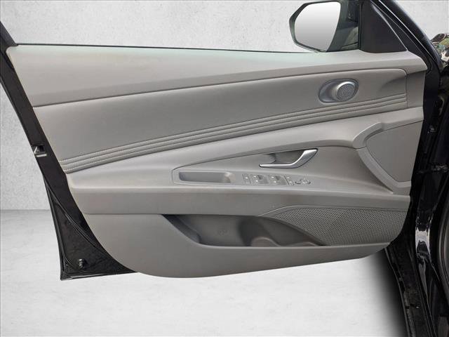 Used 2023 Hyundai Elantra SEL w/ Convenience Package image 14