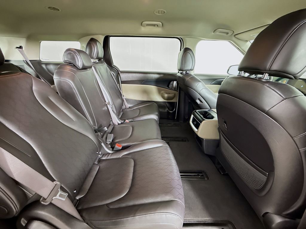 Used 2025 Kia Carnival image 31