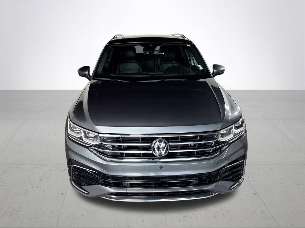 Certified 2022 Volkswagen Tiguan SEL R-Line image 3