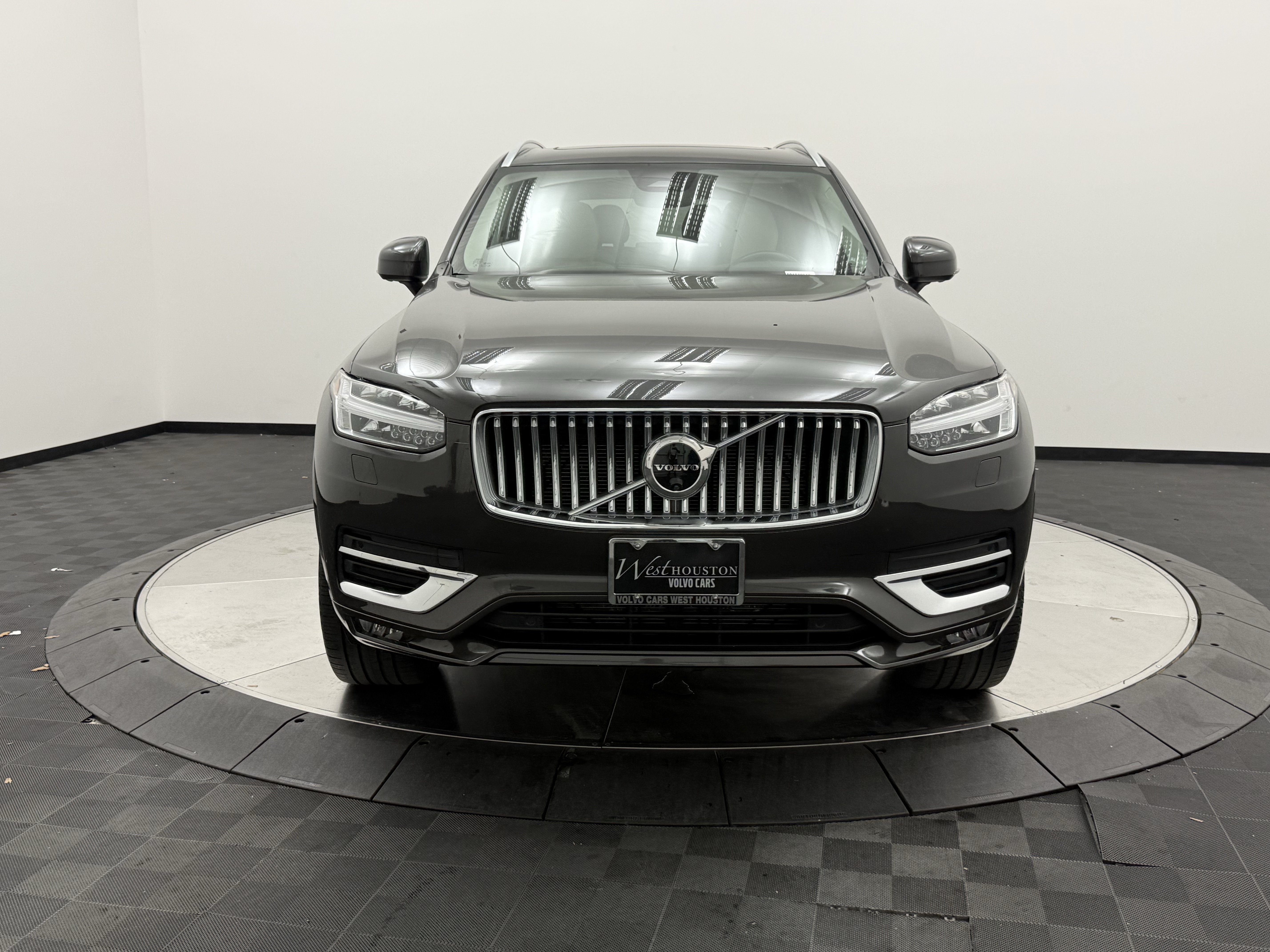 Certified 2023 Volvo XC90 B6 Plus w/ Protection Package Premier AWD/4WD image 2