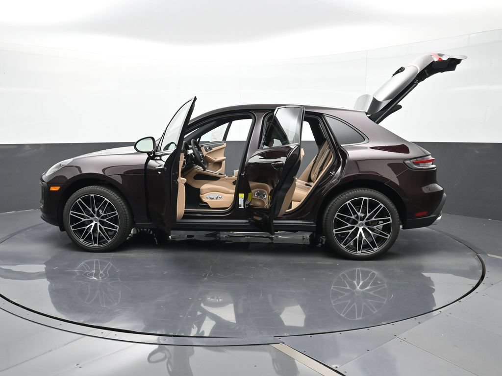 Certified 2026 Porsche Macan AWD/4WD image 35
