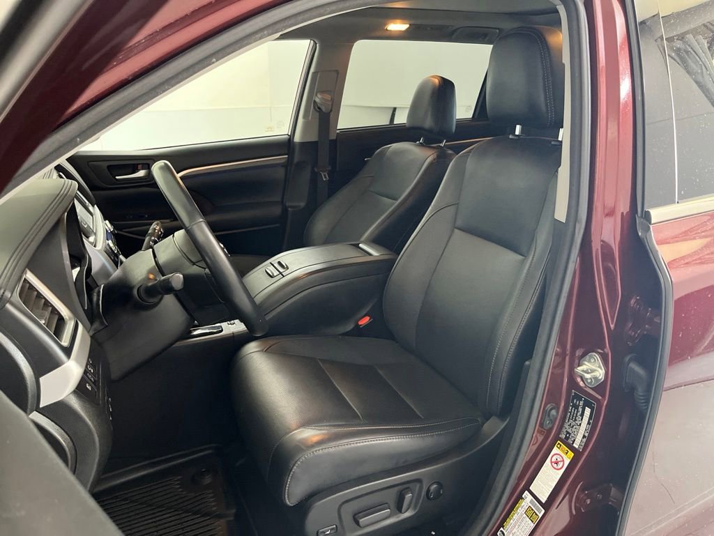 Used 2018 Toyota Highlander Limited Platinum AWD/4WD image 18