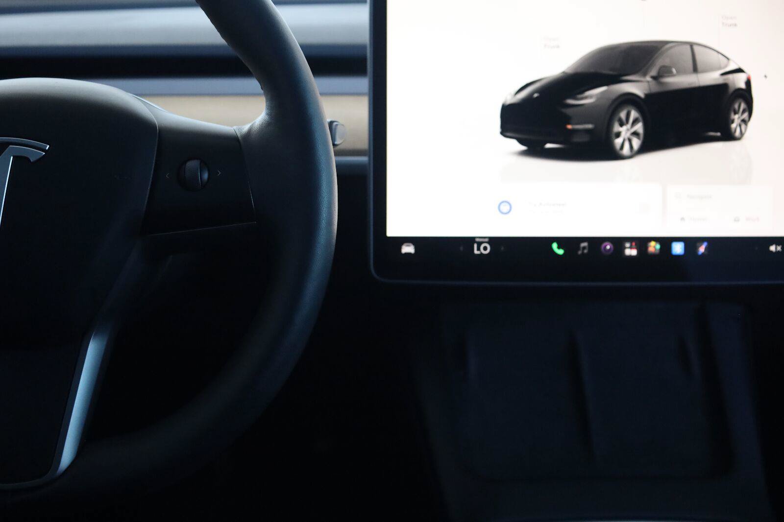 Used 2023 Tesla Model Y Long Range AWD/4WD image 32