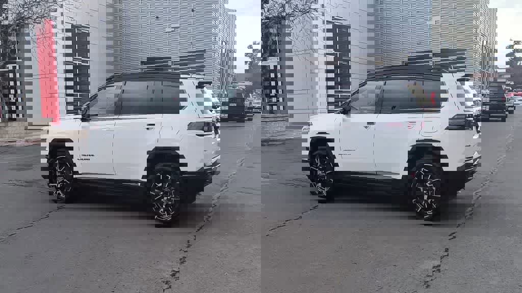 New 2026 Jeep Cherokee Overland w/ Trailer Tow Group image 6