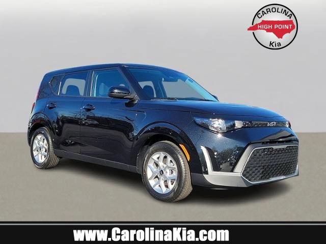 New 2025 Kia Soul LX image 1