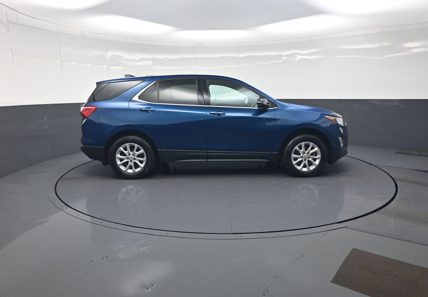 Used 2019 Chevrolet Equinox LT AWD/4WD image 2