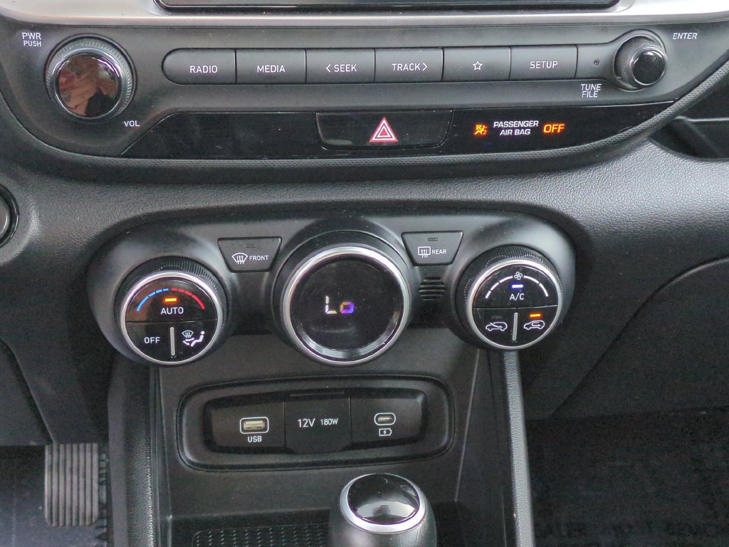 Certified 2025 Hyundai Venue SEL FWD image 29