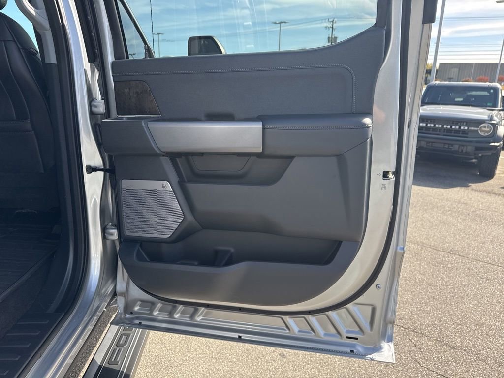 Certified 2024 Ford F250 Lariat w/ Black Appearance Package image 19