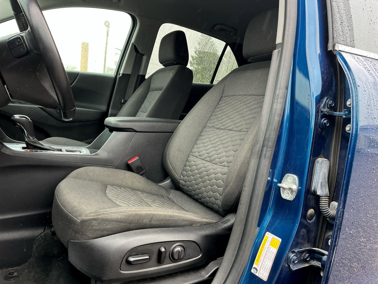 Used 2020 Chevrolet Equinox LT w/ Driver Convenience Package image 14