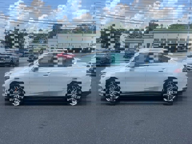 Certified 2024 BMW 530i xDrive w/ Premium Package image 4
