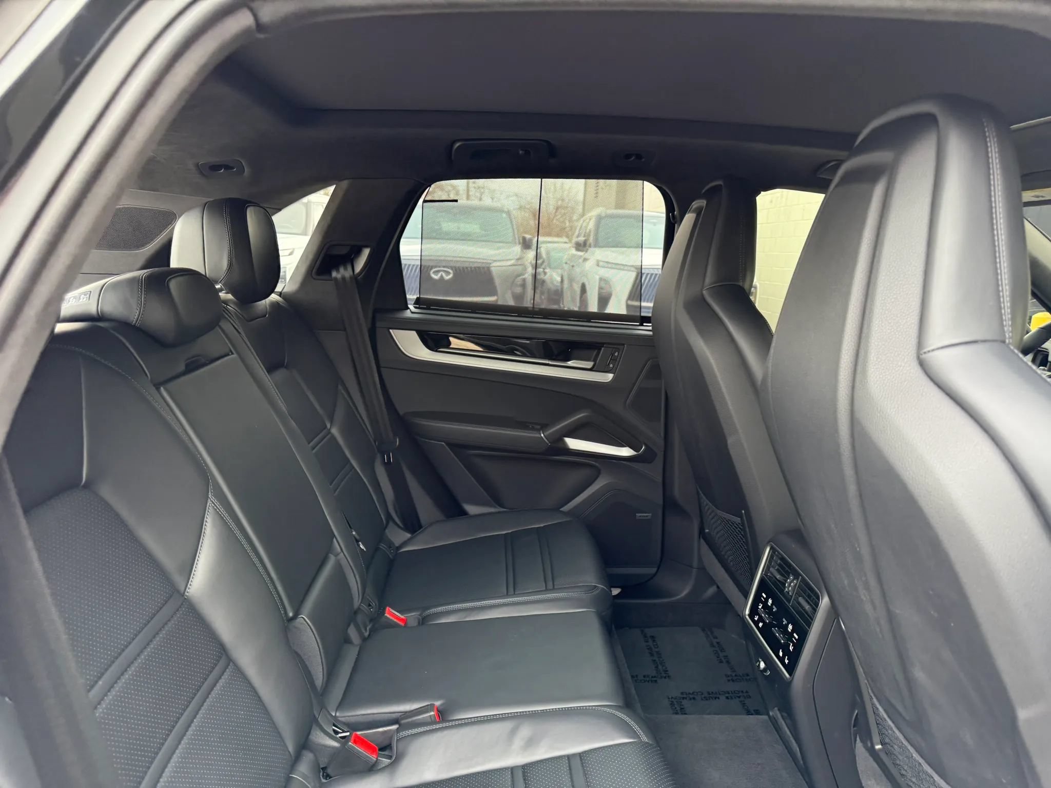 Used 2024 Porsche Cayenne Turbo AWD/4WD image 48