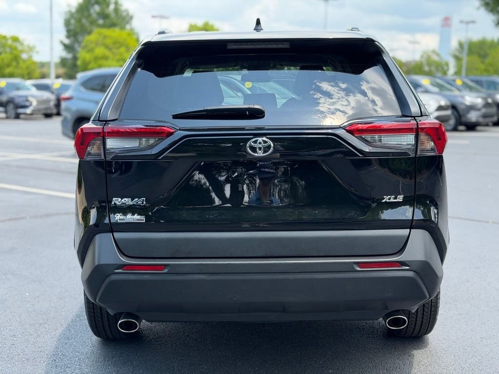 Used 2024 Toyota RAV4 XLE FWD image 9