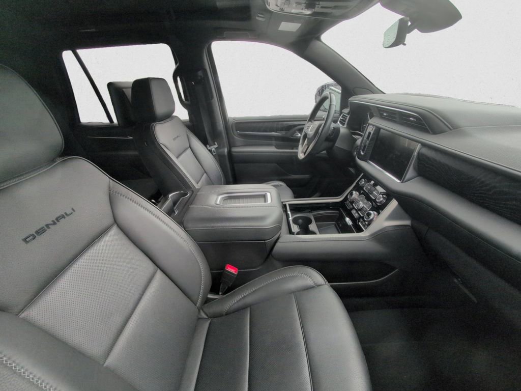 Used 2021 GMC Yukon Denali w/ Denali Premium Package AWD/4WD image 10