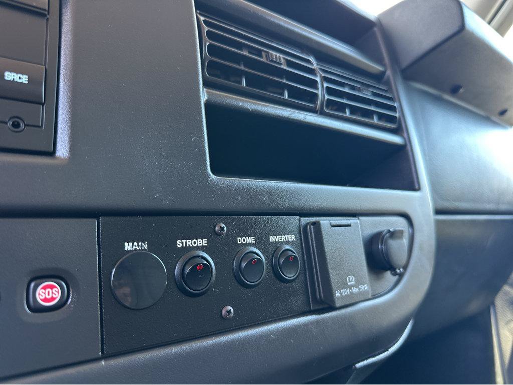 Used 2018 Chevrolet Express 2500 w/ Driver Convenience Package RWD image 6