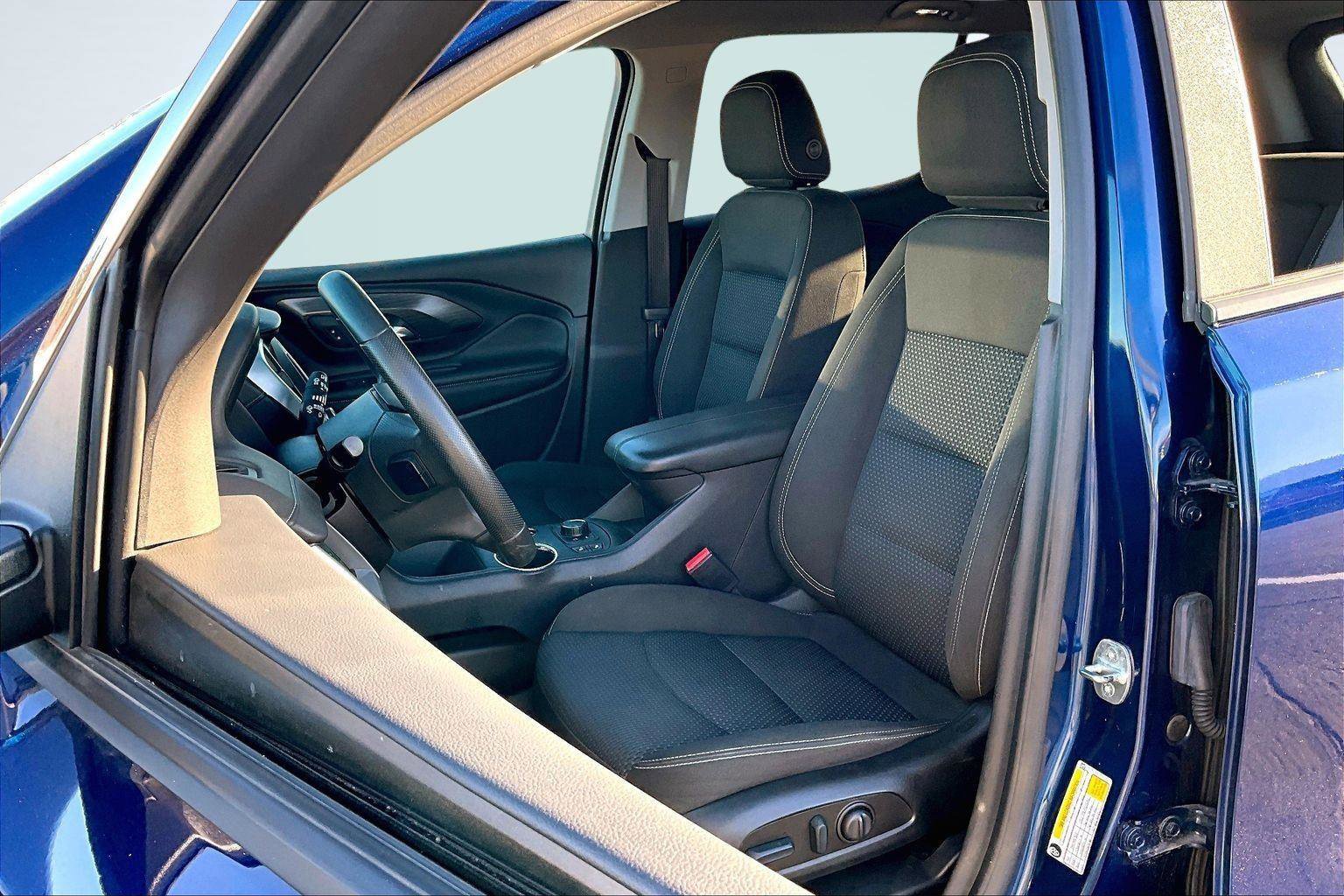 Used 2023 GMC Terrain SLE w/ Driver Convenience Package image 26