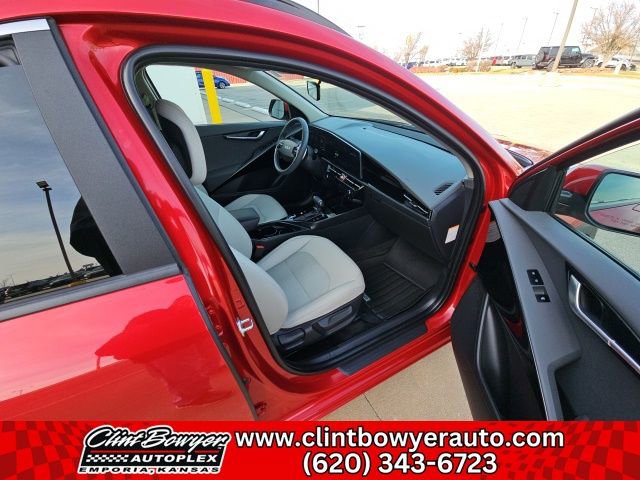 Used 2025 Kia Niro EX image 25