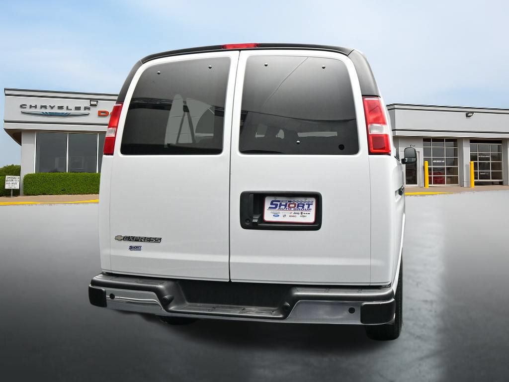 Used 2024 Chevrolet Express 3500 LT w/ LT Preferred Equipment Group RWD image 4