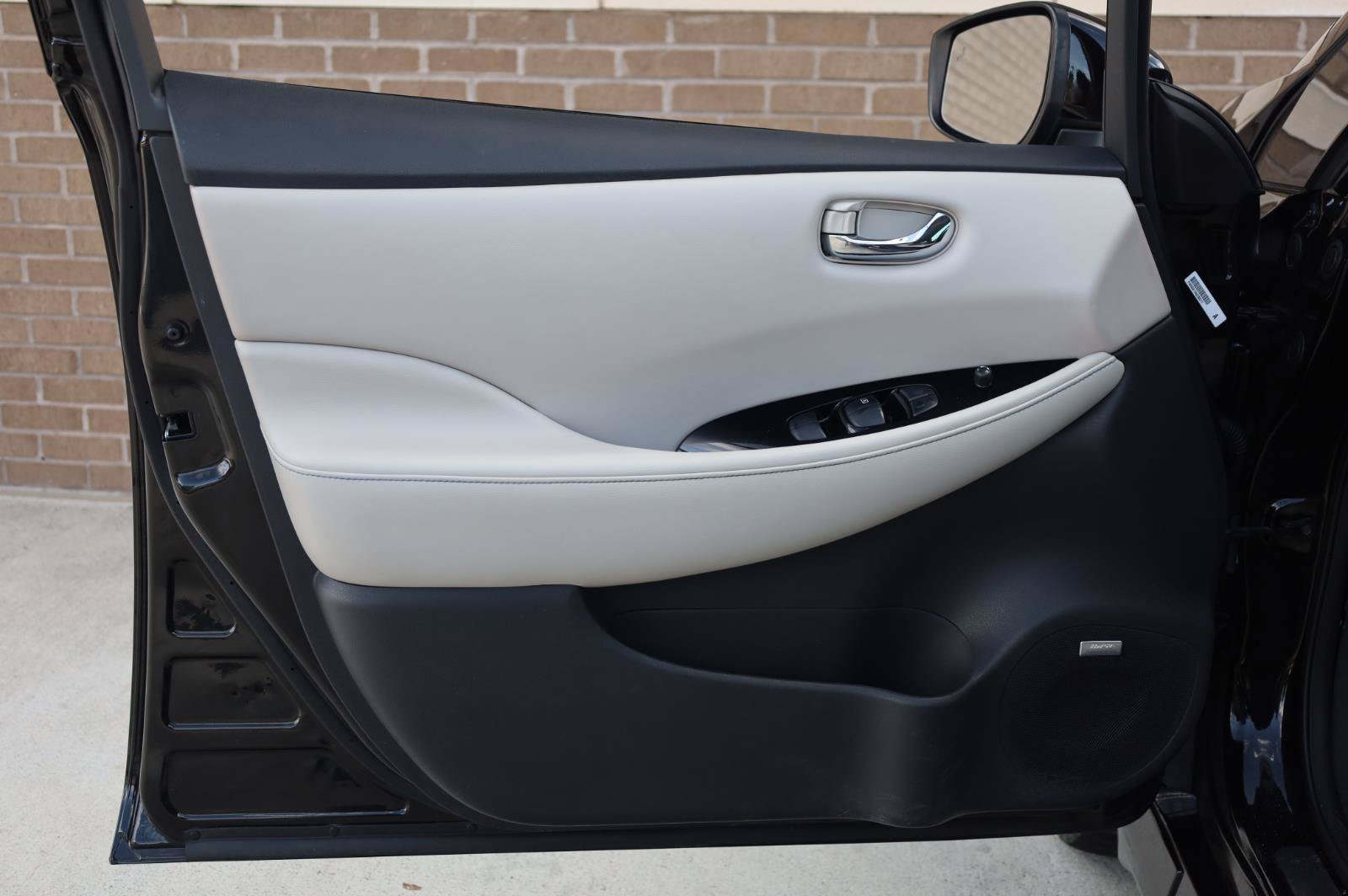 Used 2018 Nissan Leaf SL w/ SL Technology Package FWD image 12