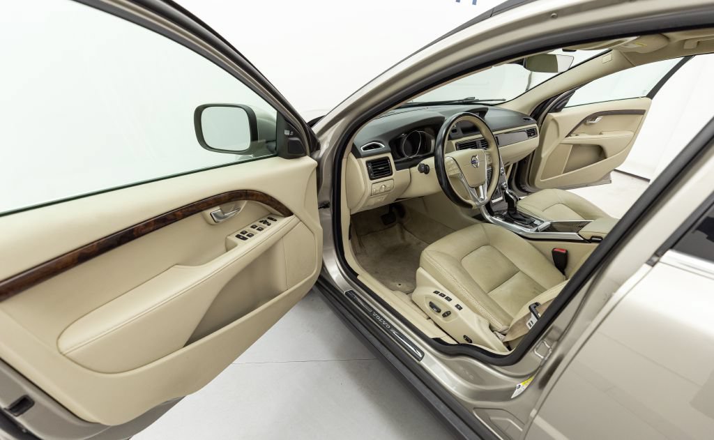 Used 2015 Volvo XC70 T6 w/ Technology Package AWD/4WD image 28