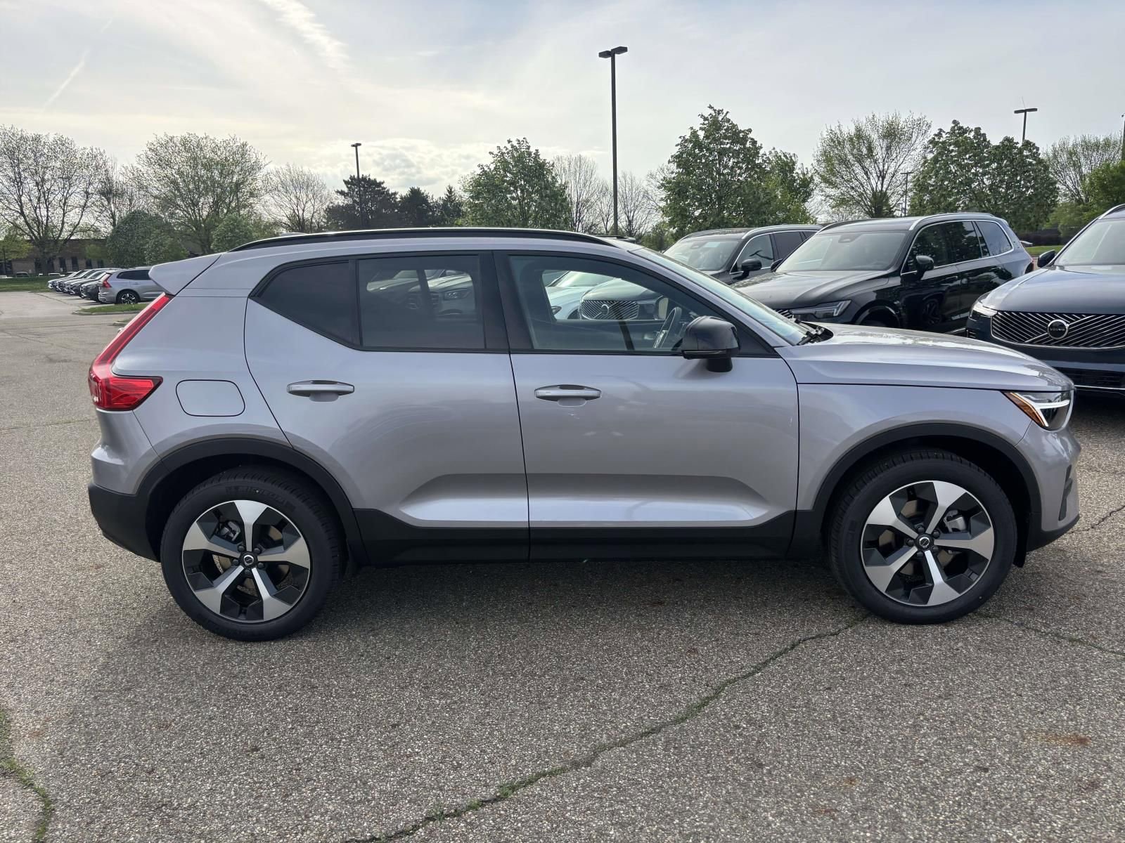New 2026 Volvo XC40 B5 Core w/ Protection Package Premier AWD/4WD image 4
