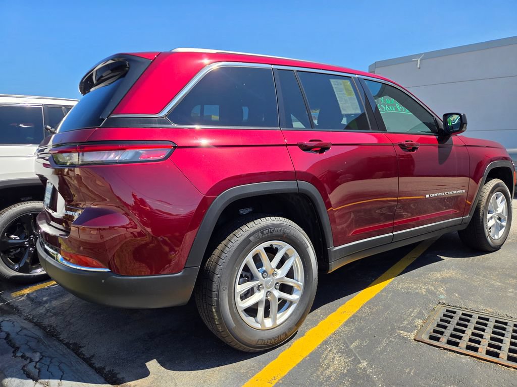Used 2025 Jeep Grand Cherokee Laredo X w/ Luxury Tech Group I AWD/4WD image 9
