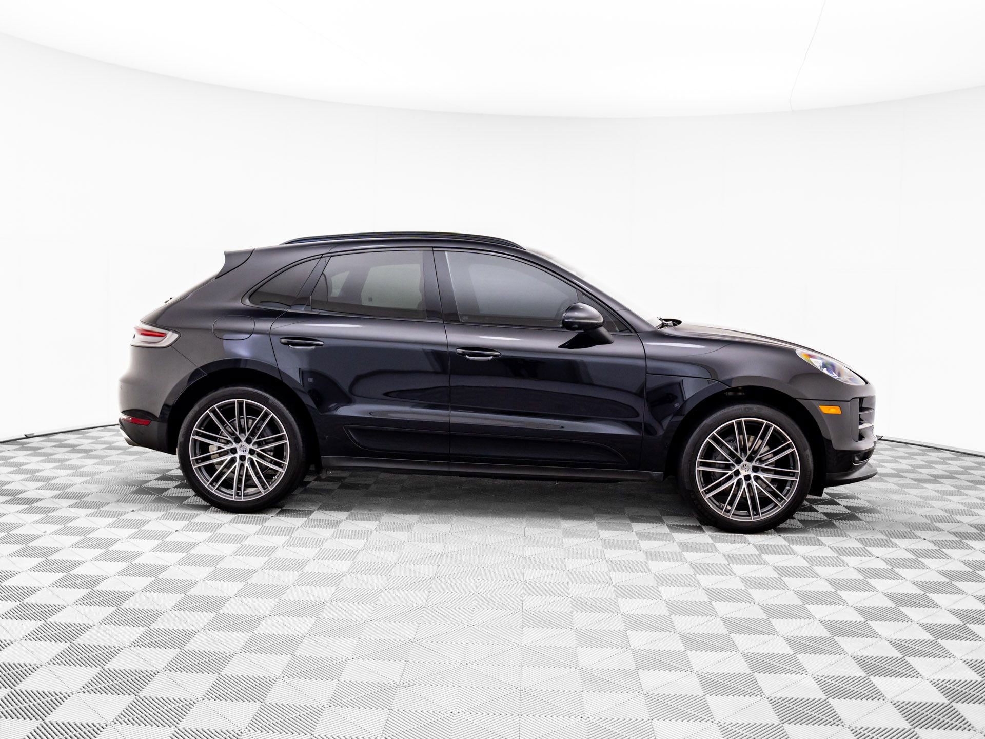 Certified 2021 Porsche Macan S image 8