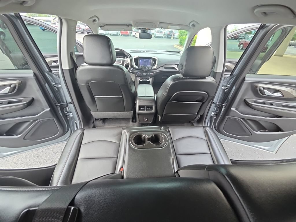 Used 2023 GMC Terrain SLT AWD/4WD image 30