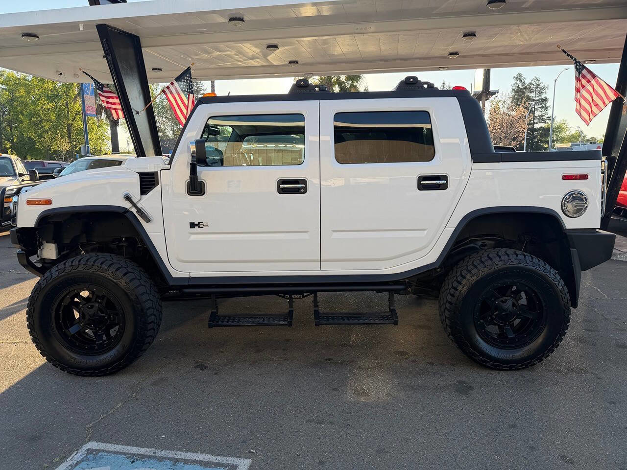 Used 2005 HUMMER H2 SUT w/ Preferred Equipment Group AWD/4WD image 3