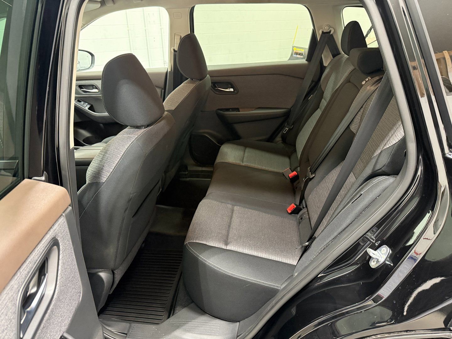 Used 2022 Nissan Rogue SV image 43