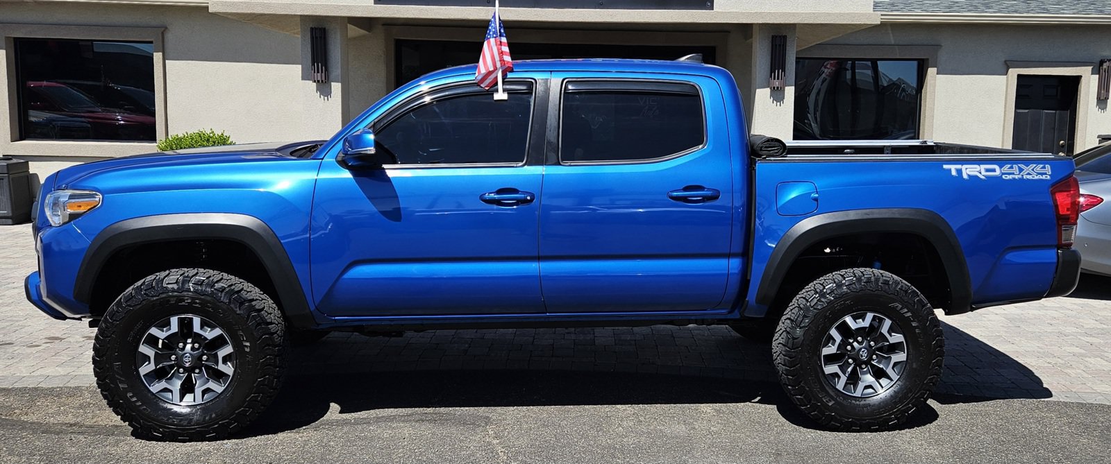 Used 2016 Toyota Tacoma TRD Off-Road w/ Towing Package AWD/4WD image 4