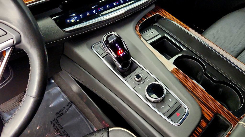 Used 2022 Cadillac Escalade Premium Luxury w/ Performance Package AWD/4WD image 17