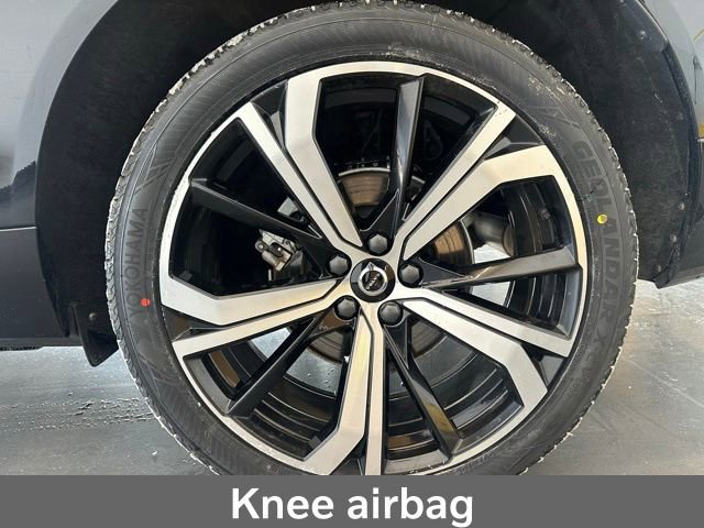 Used 2023 Volvo XC60 B5 Ultimate w/ Climate Package image 25