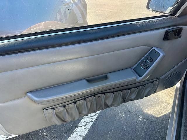 Used 1993 Ford Mustang LX RWD image 10