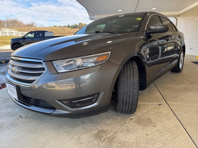 Used 2015 Ford Taurus SEL image 10