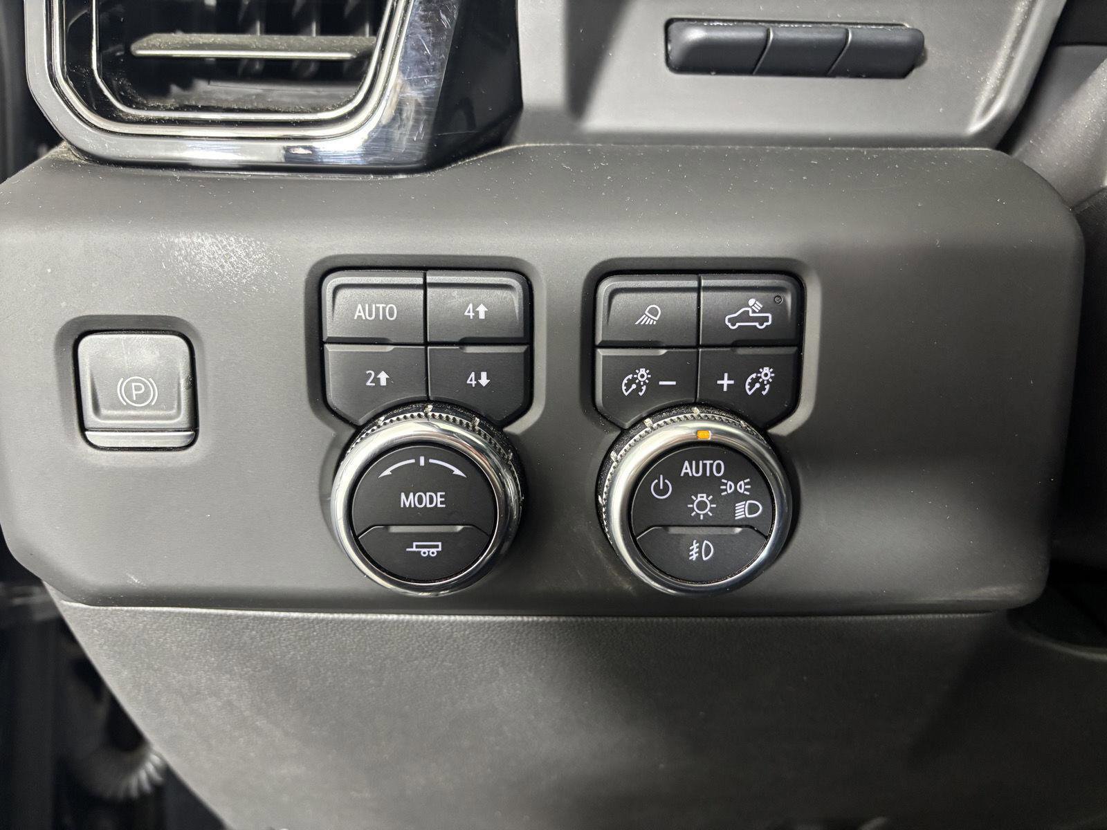 Used 2022 GMC Sierra 1500 AT4X image 34