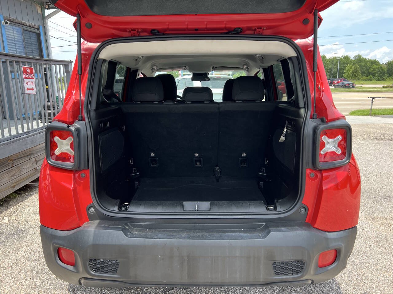 Used 2015 Jeep Renegade Latitude FWD image 23
