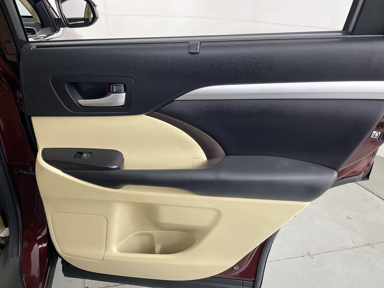 Used 2017 Toyota Highlander XLE AWD/4WD image 25