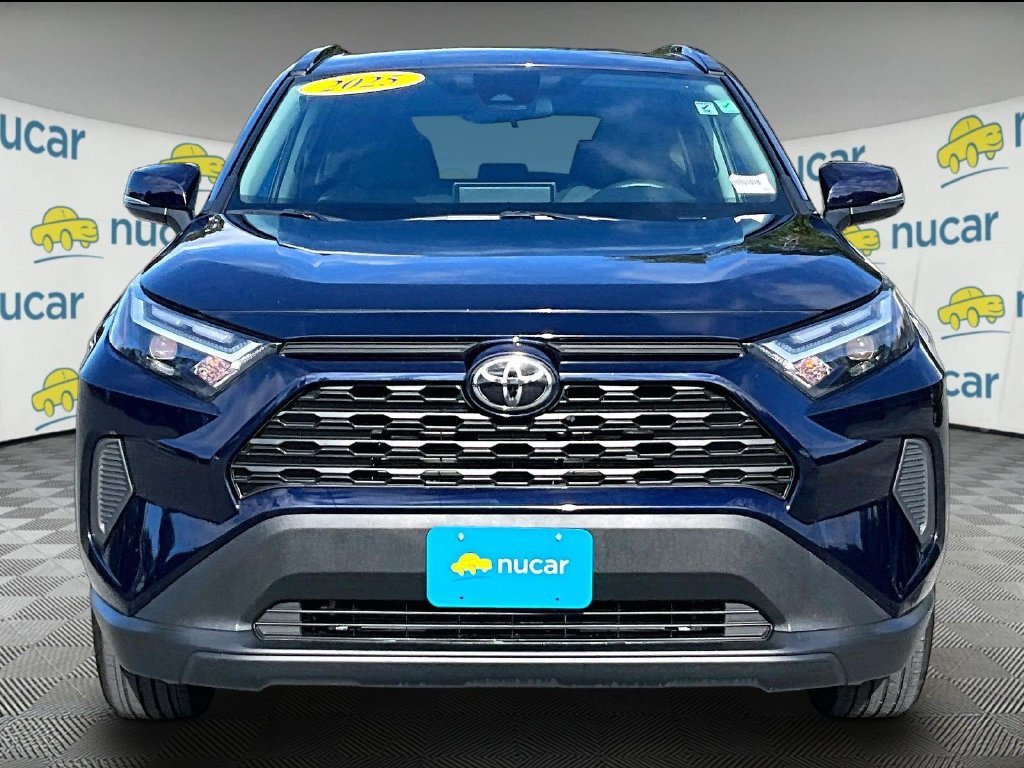 Used 2025 Toyota RAV4 XLE AWD/4WD image 2