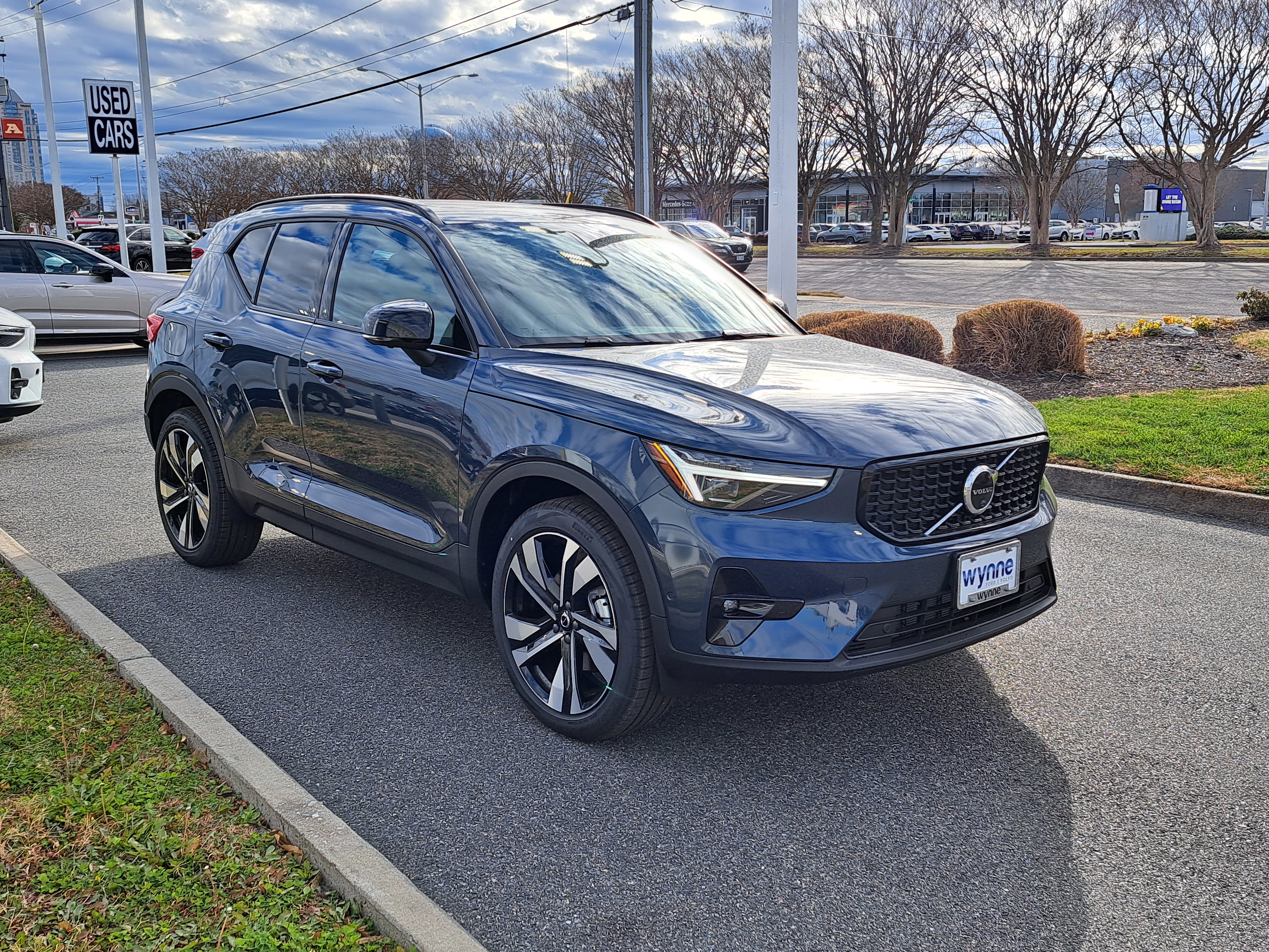 New 2026 Volvo XC40 B5 Ultra w/ Protection Package Premier image 2