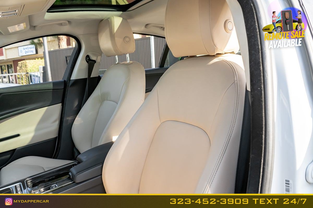 Used 2018 Jaguar XE RWD image 12