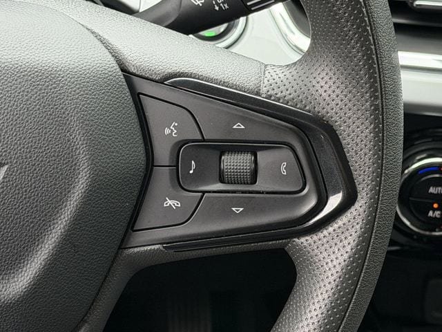 Used 2025 Chevrolet Trax LT FWD image 15