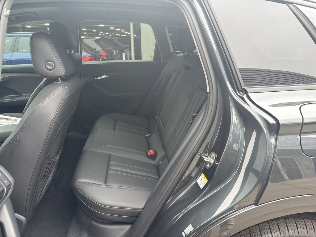 New 2025 Audi Q6 e-tron Premium image 14